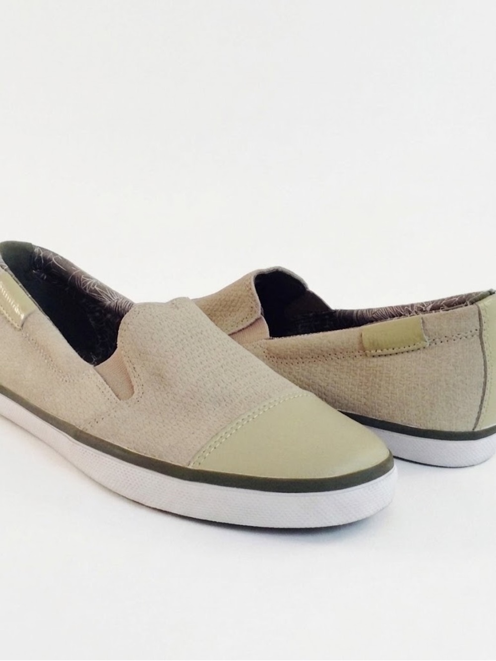 Puma Sample Beige Tan Leather Suede Snake Cap Toe Slip On Sneakers Women 7 37.5